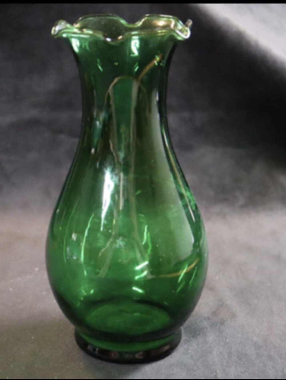 Vintage Anchor Hocking Forest/Hunter Green Glass 8” Crimped Top Vase